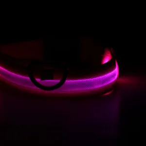 Vsepropejska Small svítící obojek pro psy | 28 - 43 cm Barva: Růžová