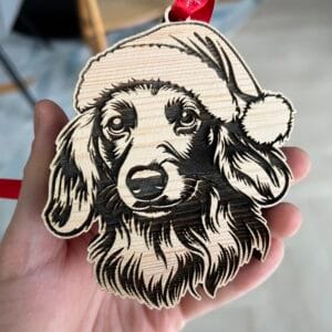 Vsepropejska Vánoční baňka psa se Santa čepicí Plemeno: Jezevčík