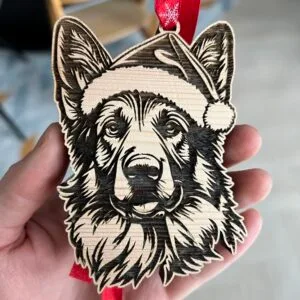 Vsepropejska Vánoční baňka psa se Santa čepicí Plemeno: Německý ovčák