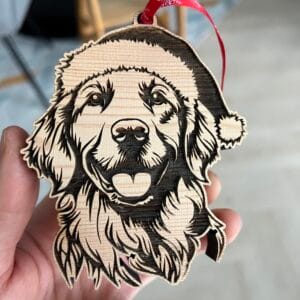 Vsepropejska Vánoční baňka psa se Santa čepicí Plemeno: Retrívr